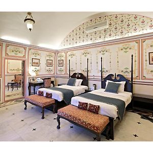 Deluxe Suite early check by 3 hours subject to room availabilityComplimentary welcome drink on Food